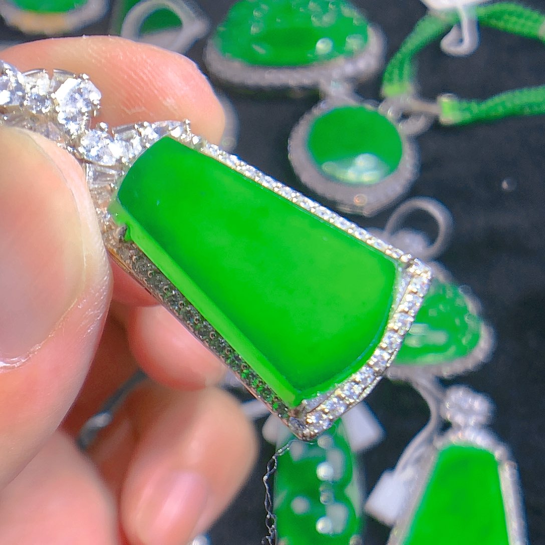 翡翠颈饰银S925镶嵌吊坠