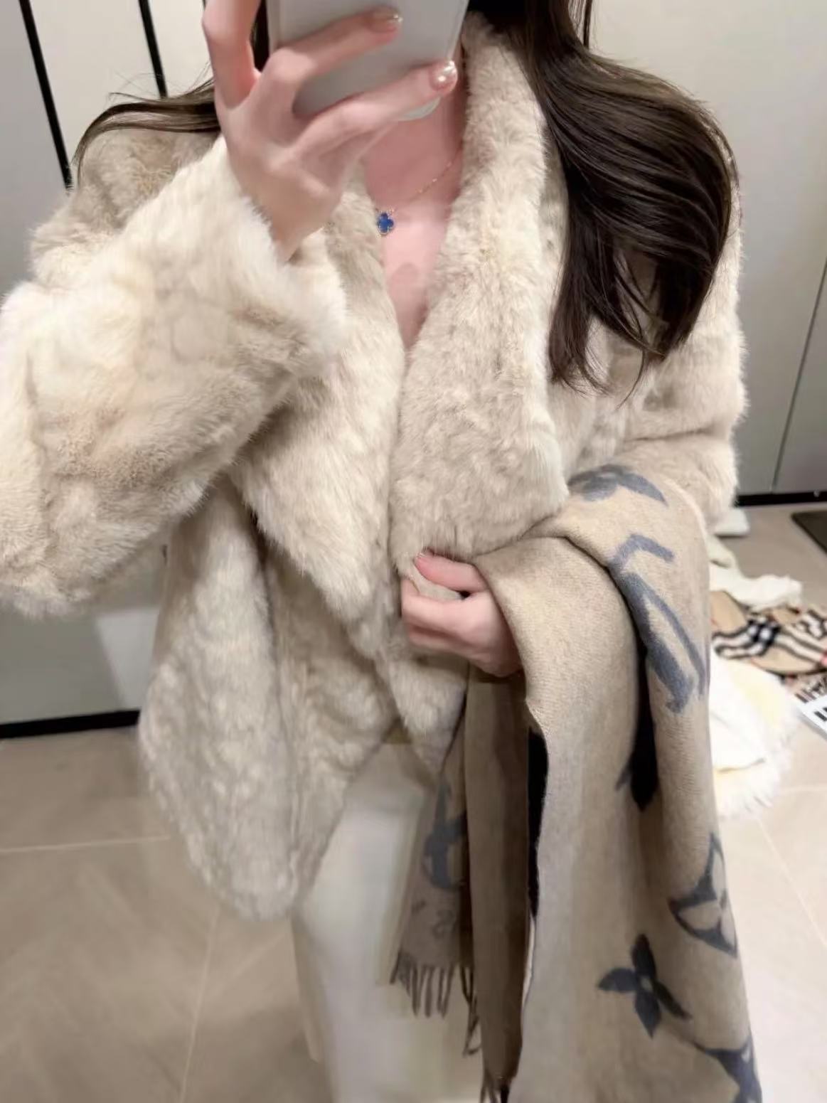 MOMOPLUS柔雾奶兔千金富婆感百搭短外套轻奢翻领时尚设计师长袖