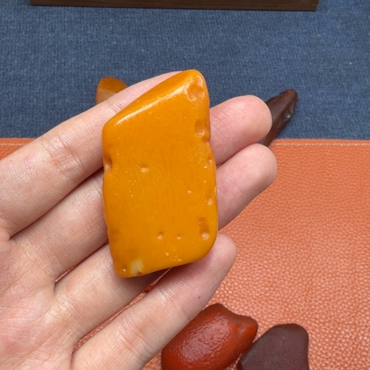 蜜蜡未镶嵌吊坠(赠链)