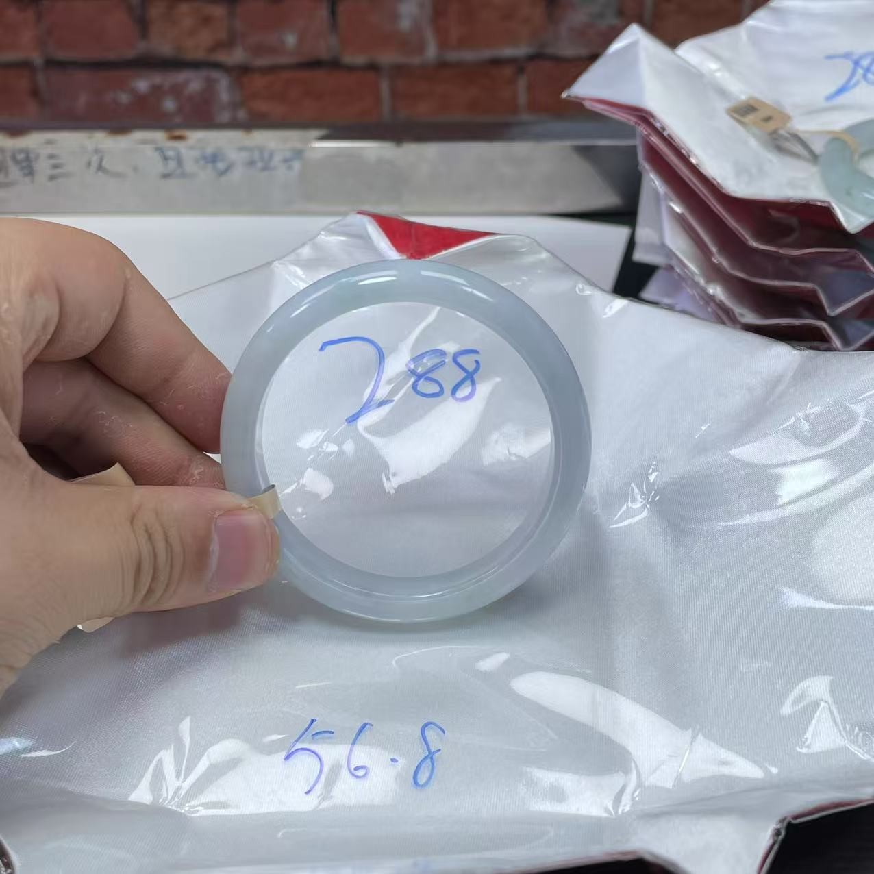 毛货手镯需精细抛光/288