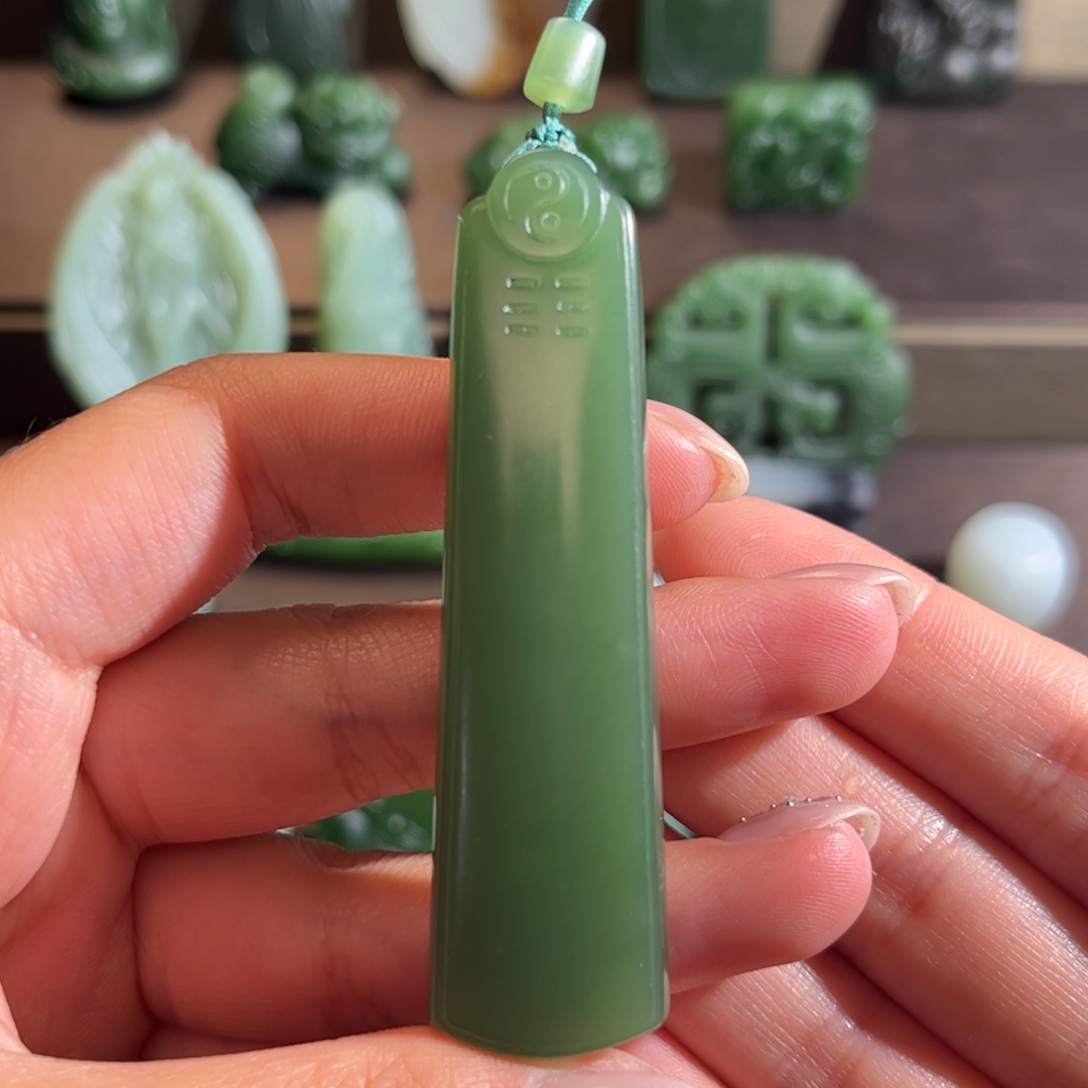 怦***i和田玉未镶嵌颈饰