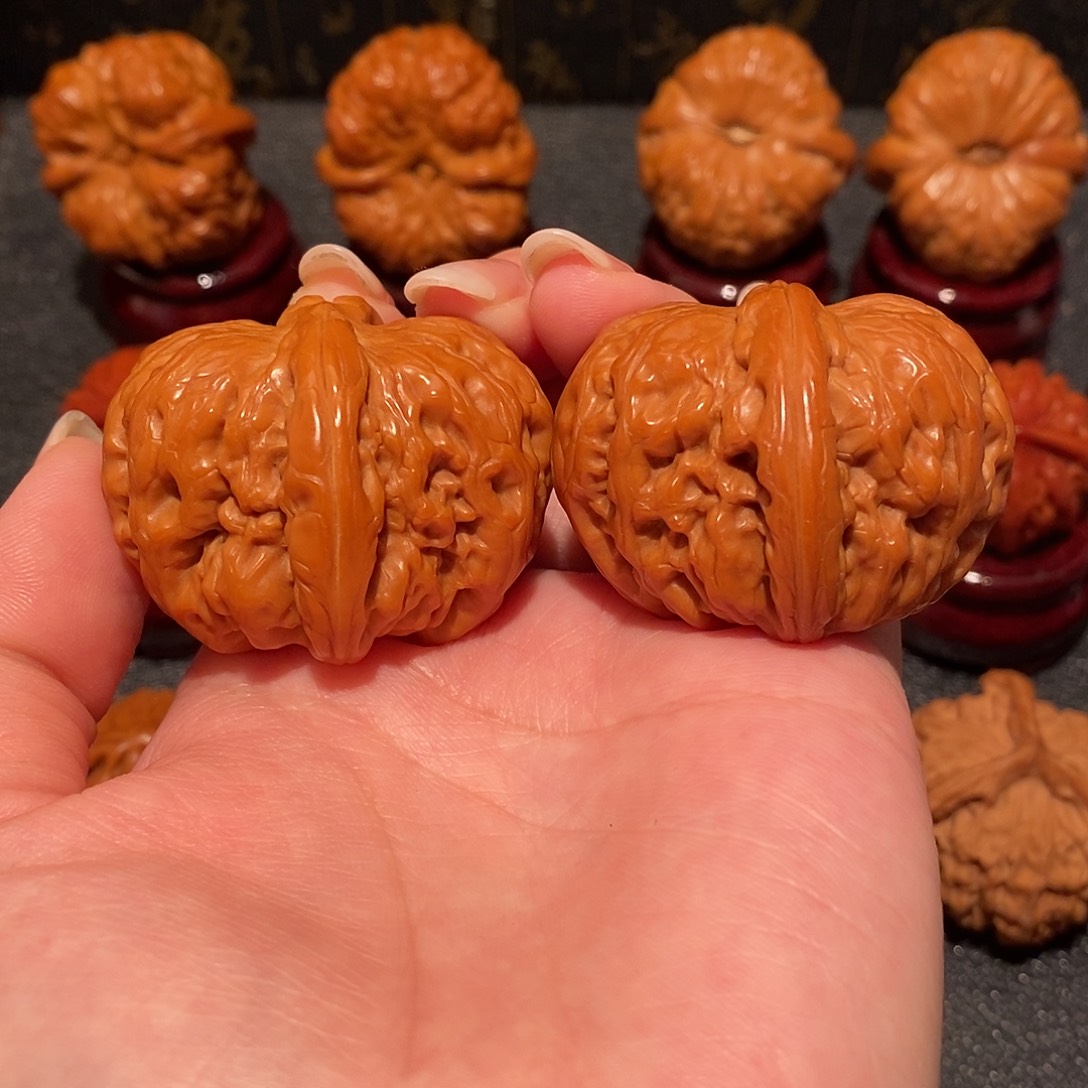 文玩核桃吊坠元宝