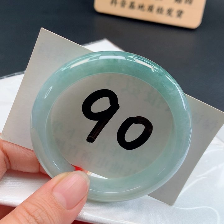 翡翠未镶嵌手镯正