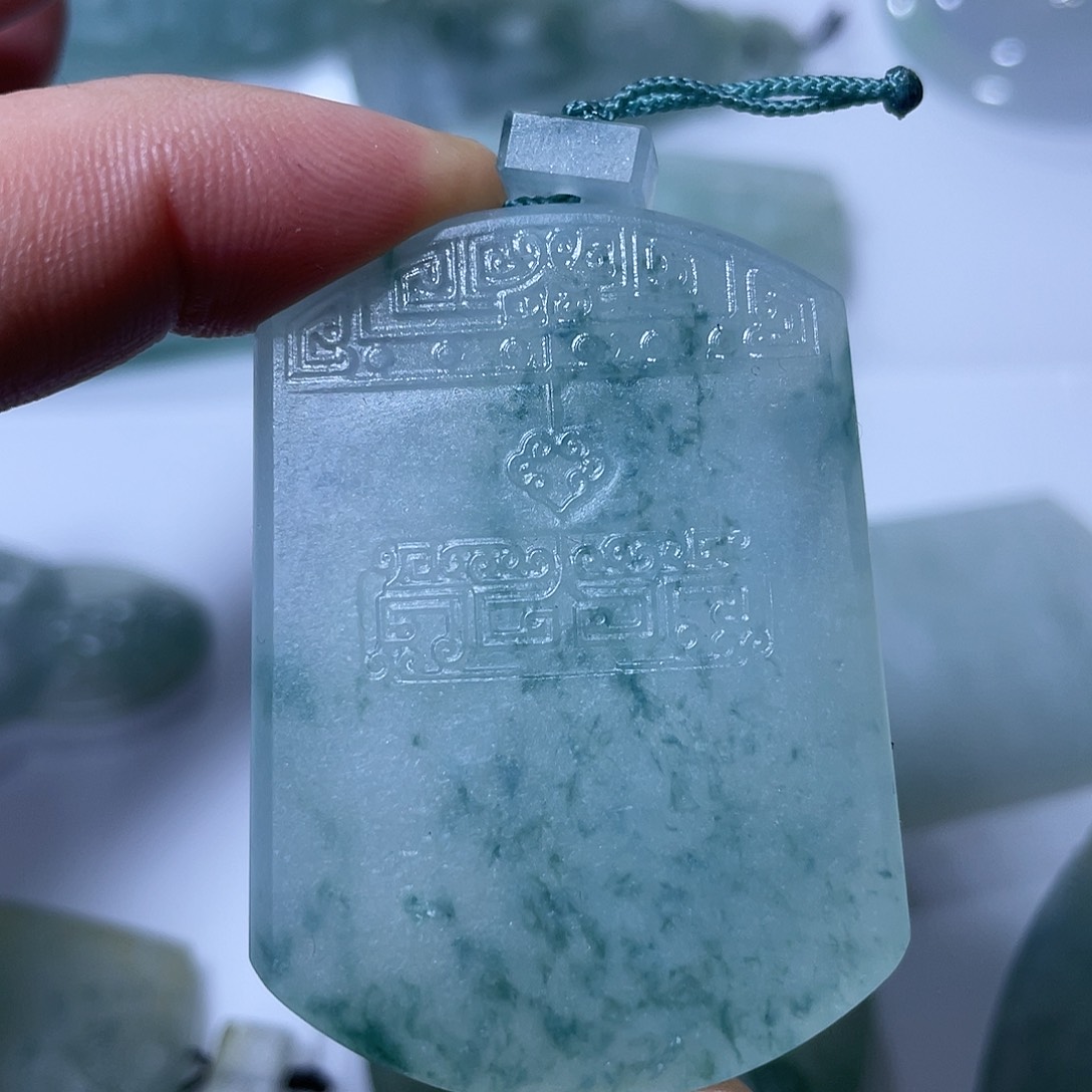 定制翡翠未镶嵌挂件
