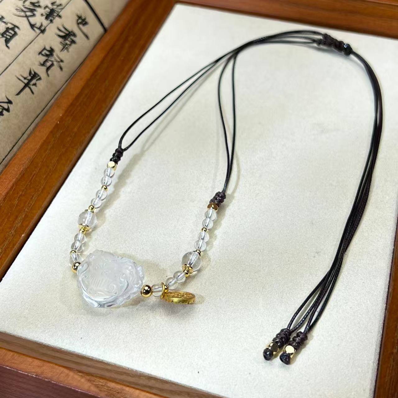 扶摇臻选|白水晶凤九皮绳吊坠
