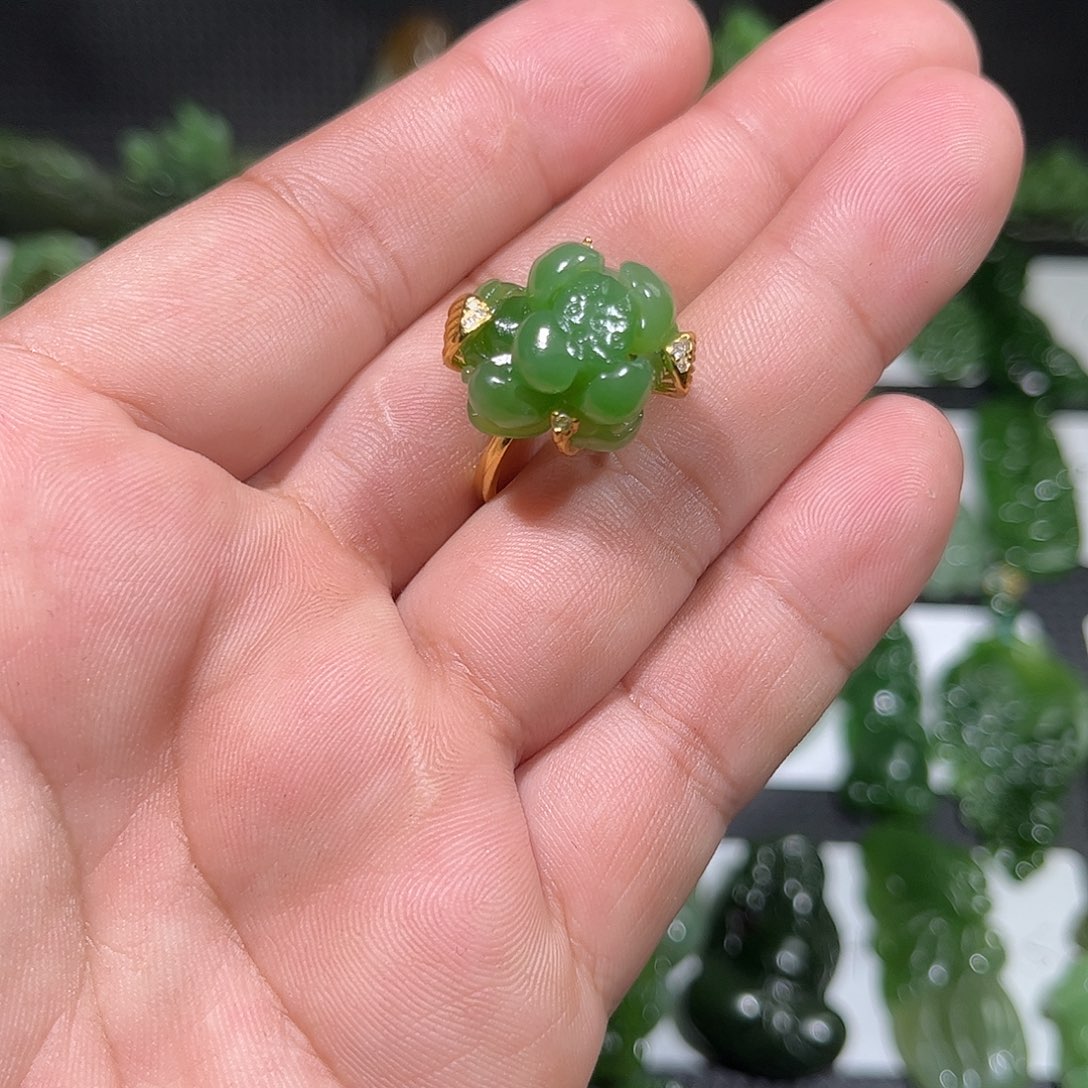 小***白和田玉未镶嵌颈饰