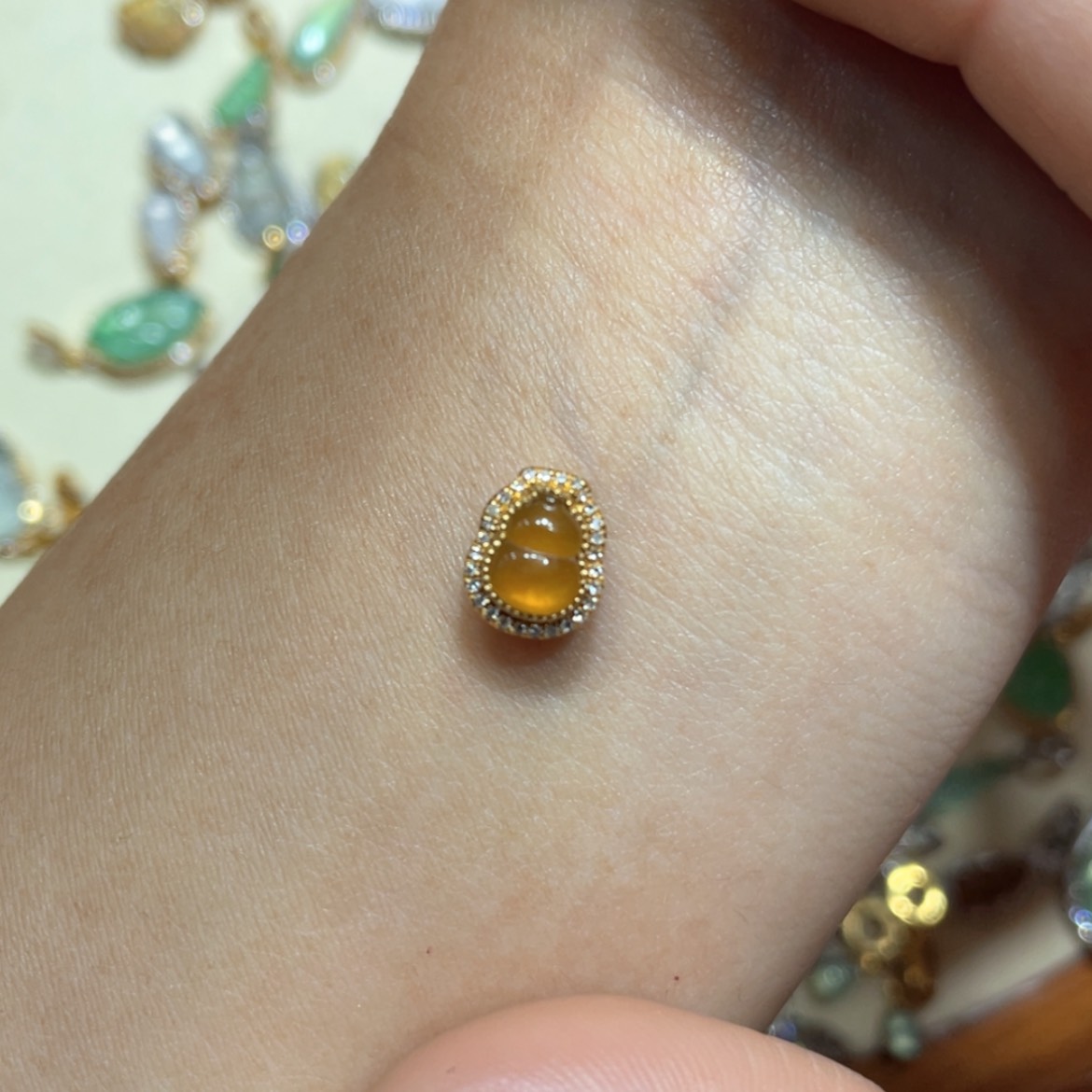 【闪购商品】翡翠吊坠(不含链)18K金镶嵌葫*?