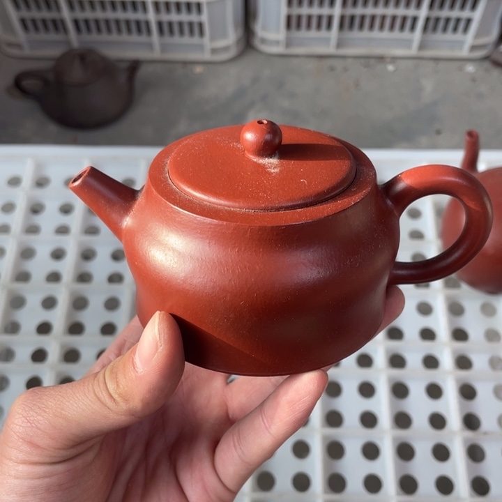 老厂紫砂壶一件。