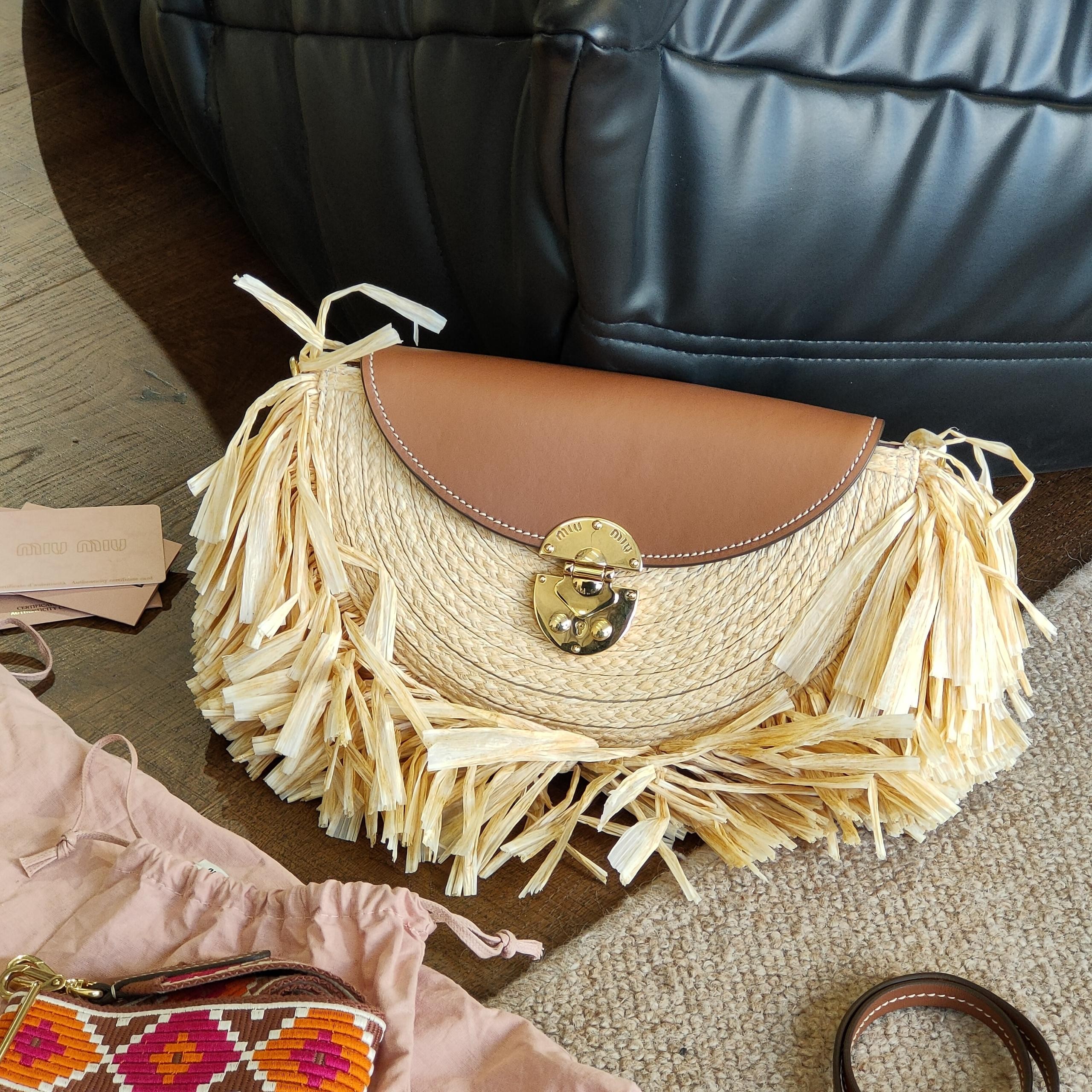 95新 MIU MIU/缪缪 Azul- 草编拼皮流苏半月包38895