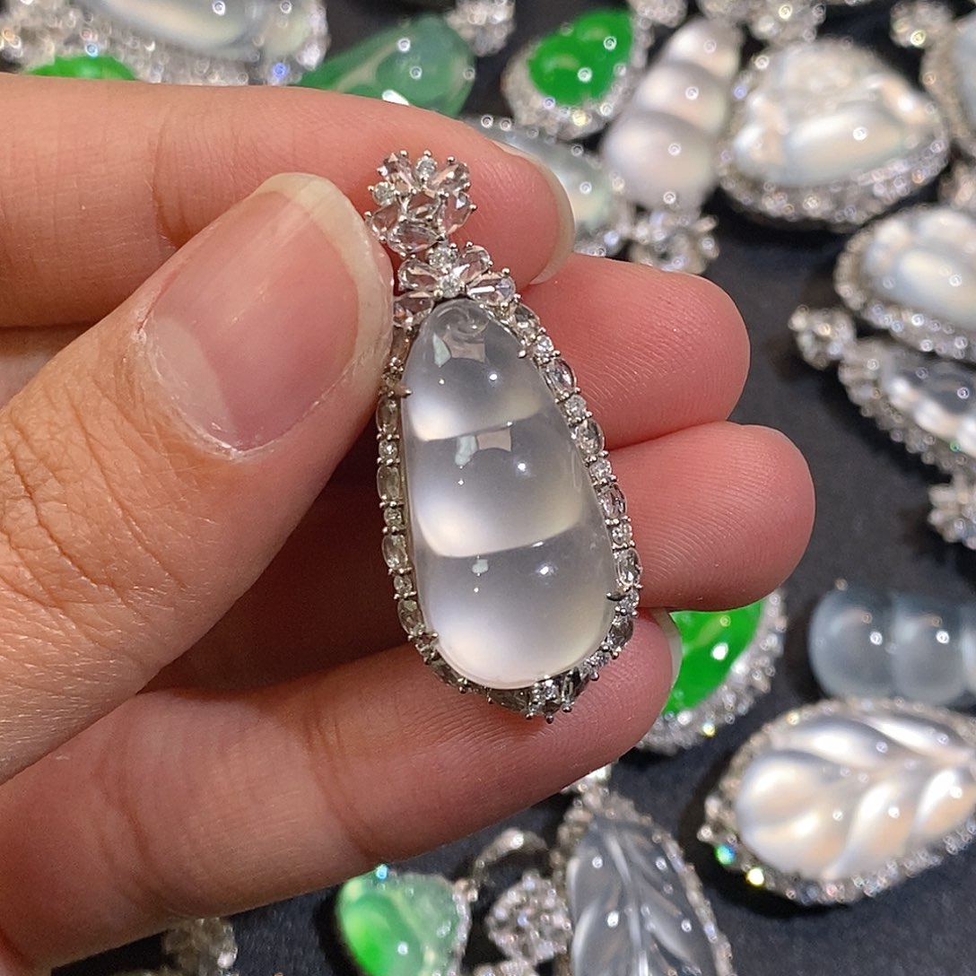 翡翠颈饰18K金镶嵌天然缅甸A货翡翠