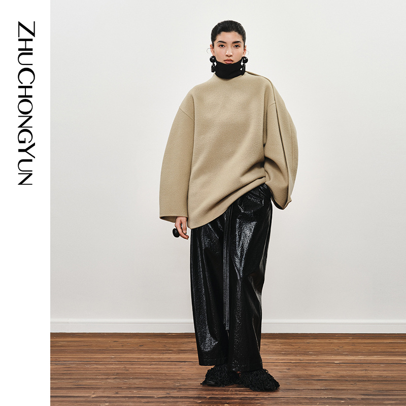 ZHUCHONGYUN2024冬光泽皮感肌理黑色配腰带宽松长裤子C1EG41705