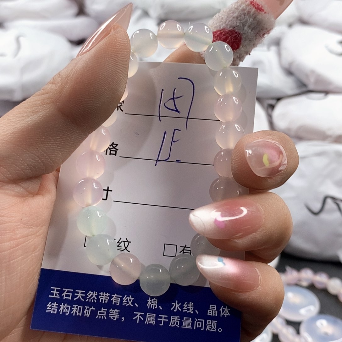 石英岩玉未镶嵌颈饰