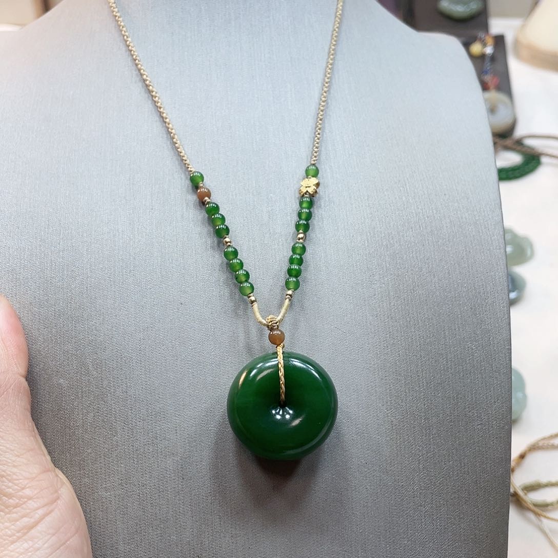 和田玉颈饰未镶嵌