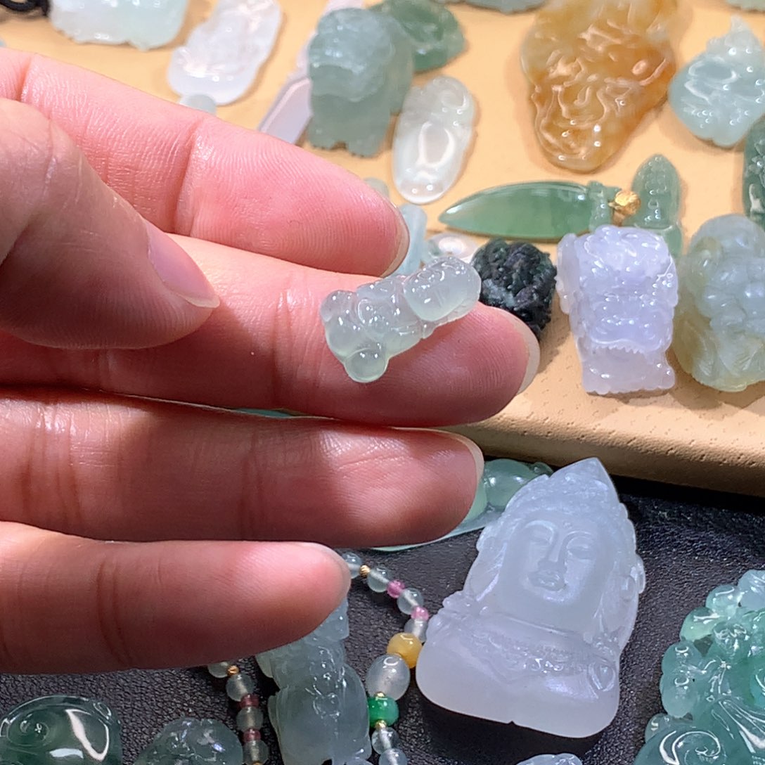 颈饰未镶嵌翡翠挂件