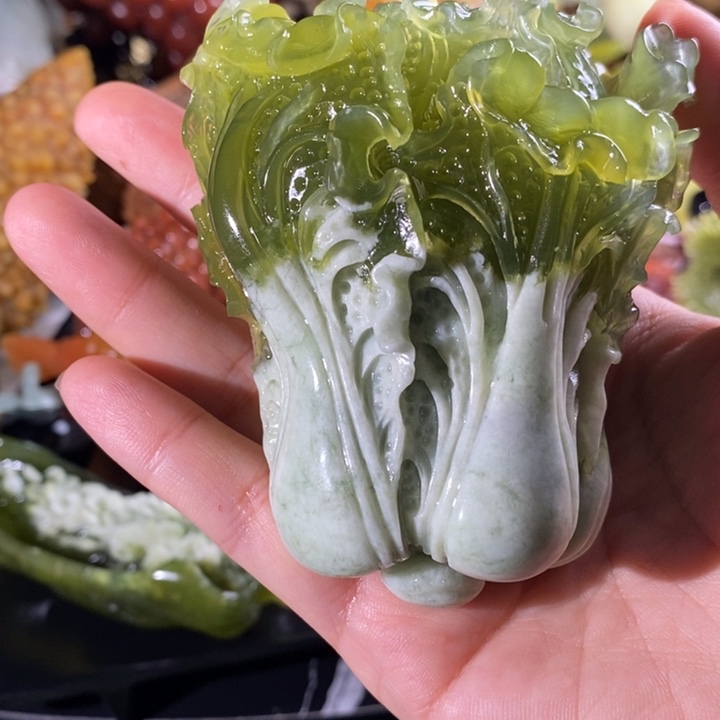 铭***。蛇纹石玉未镶嵌珠宝奇石