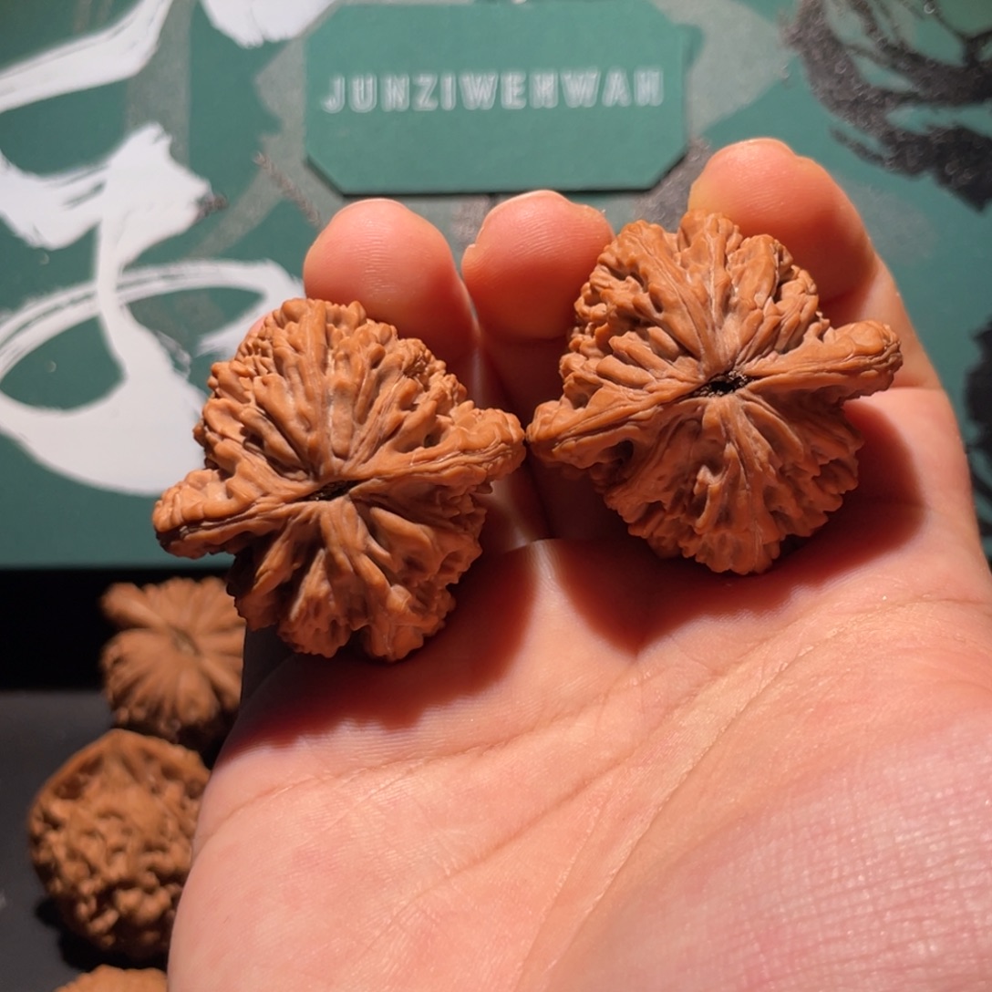 撸****文玩核桃吊坠41虎头君子级52克