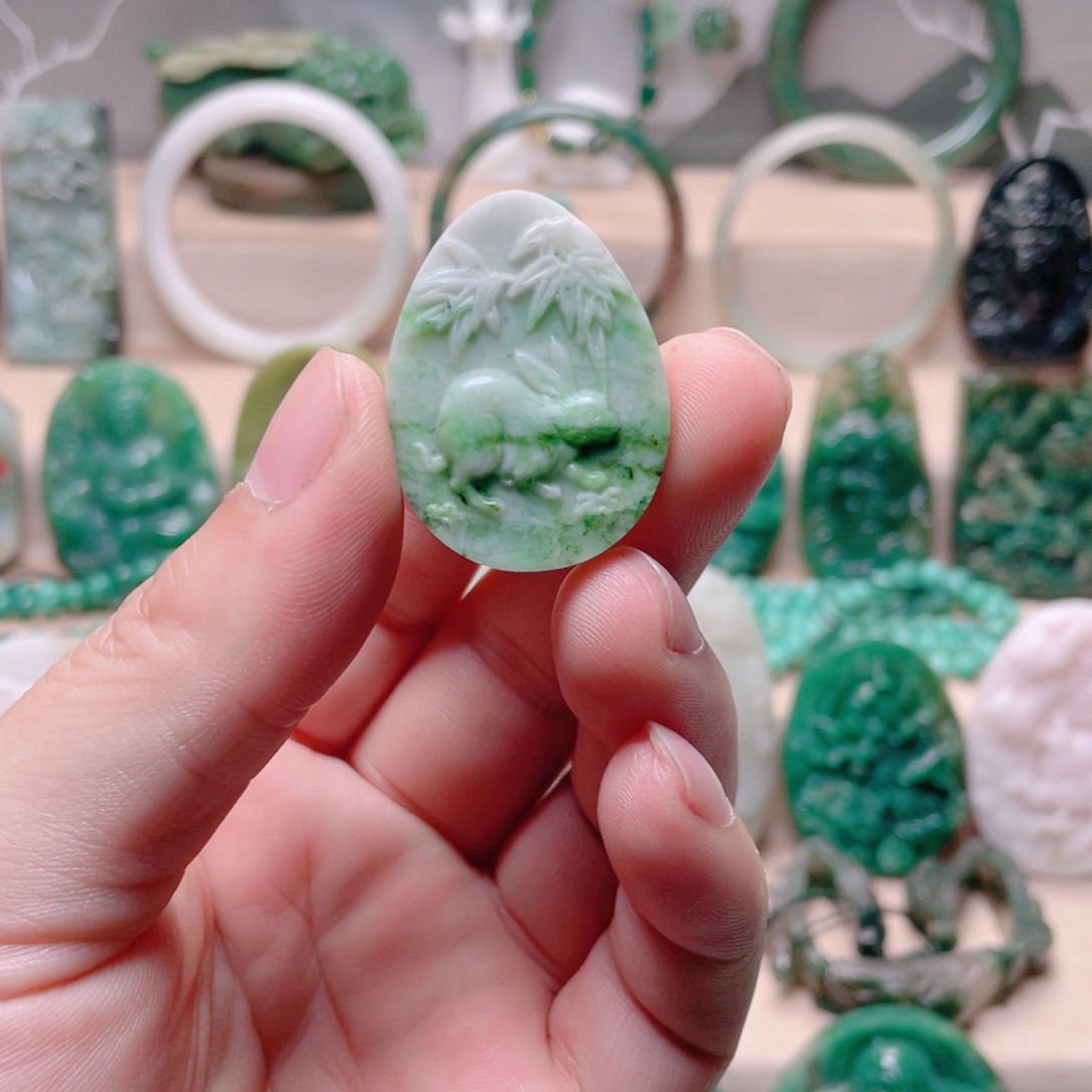 独山玉未镶嵌颈饰