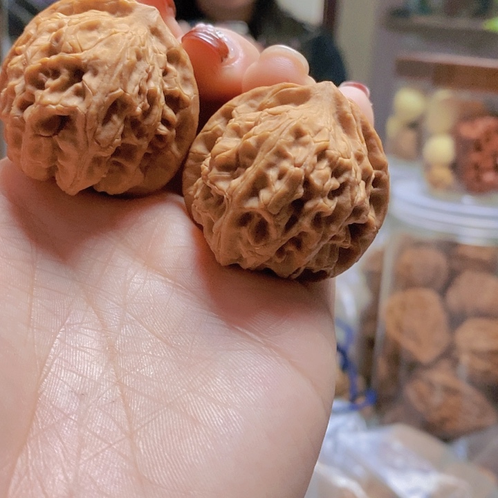 【闪购商品】文玩核桃把件43红皮玉枕元宝