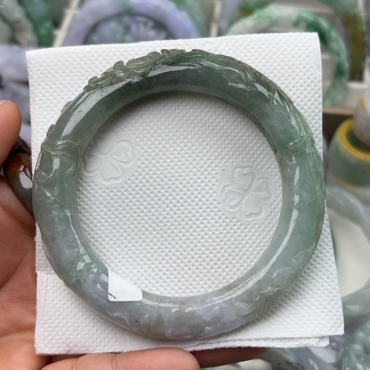 翡翠未镶嵌手镯57圆条荷叶鱼