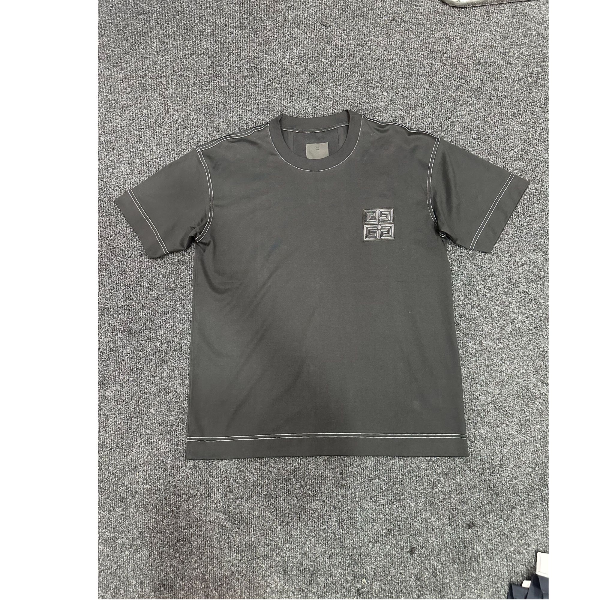 99新 Givenchy/纪梵希 男士夏季胸口小标纯色圆领短袖