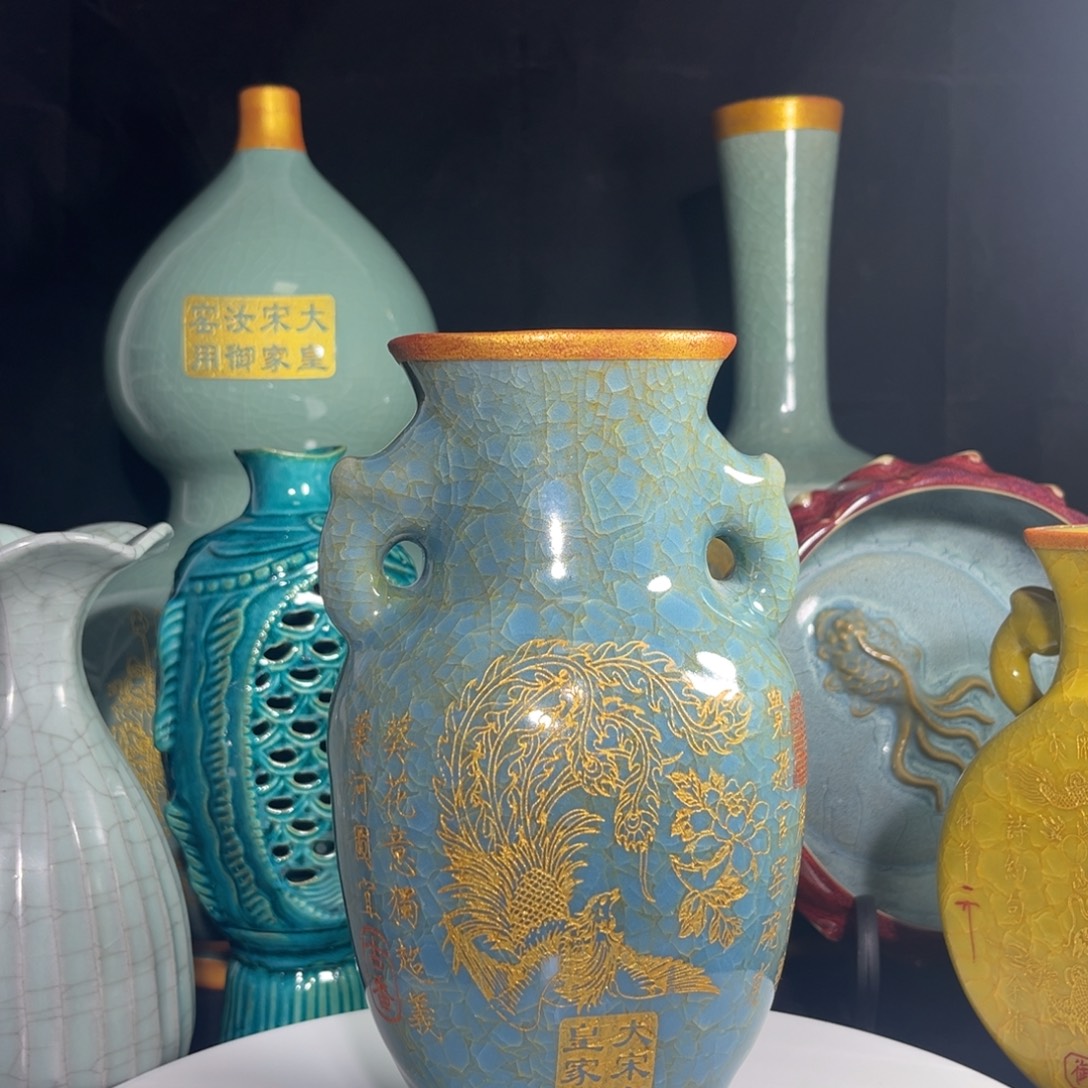 象耳瓶冰裂纹描金象耳瓶