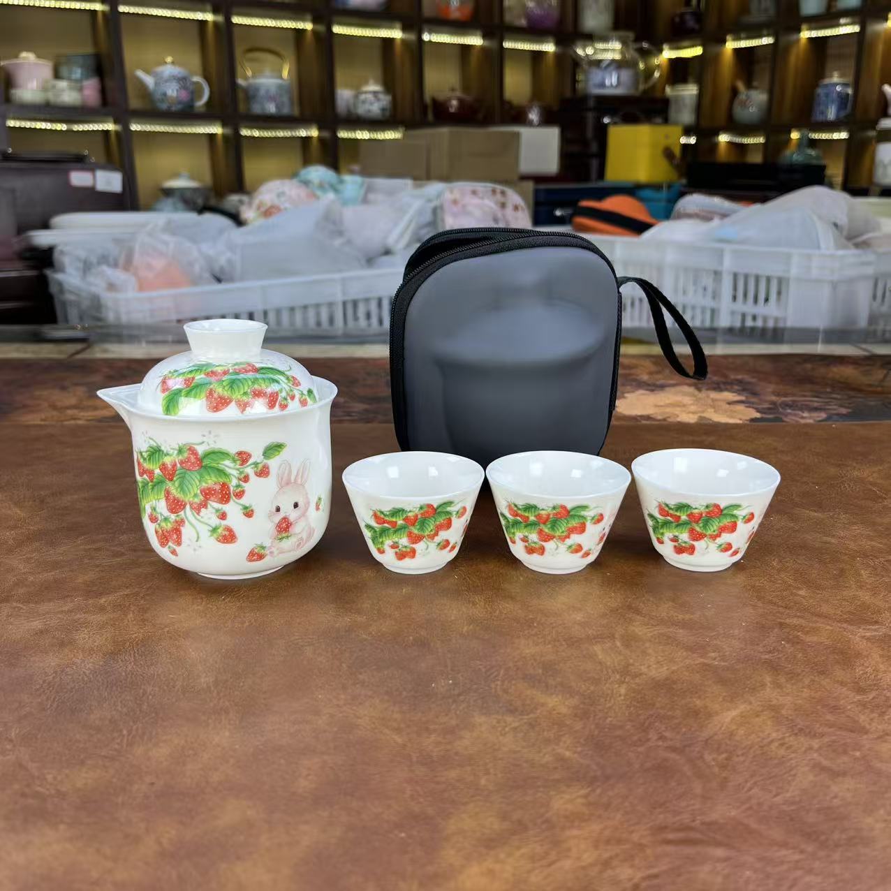 白瓷草莓兔旅行套装户外便携活泼可爱1814