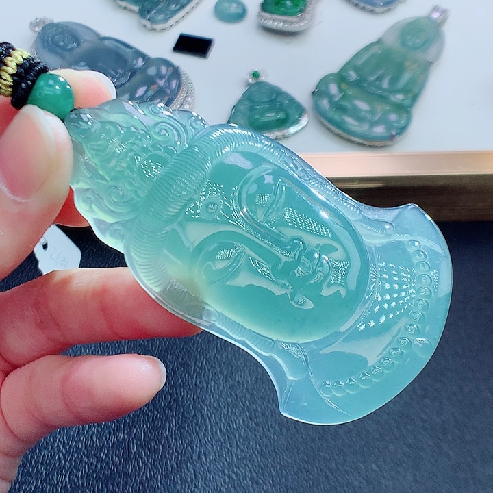 翡翠颈饰未镶嵌翡翠