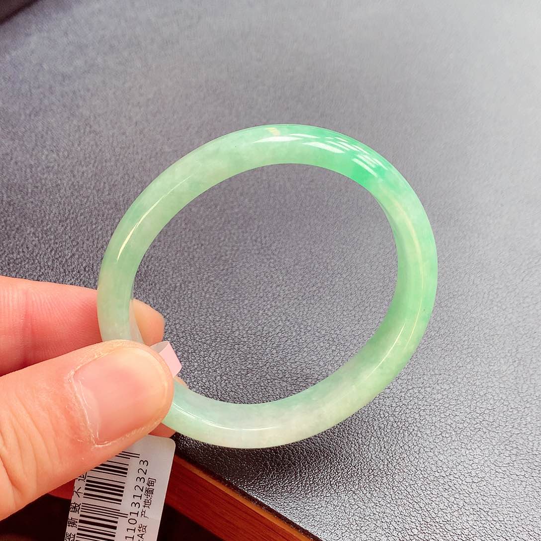翡翠手镯未镶嵌缅甸翡翠