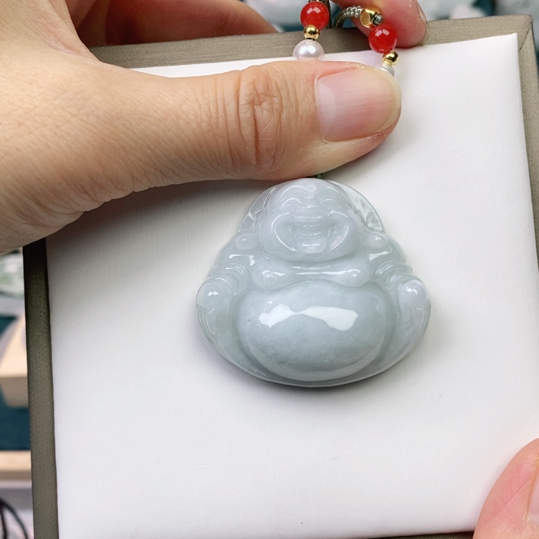 翡翠颈饰未镶嵌佛公