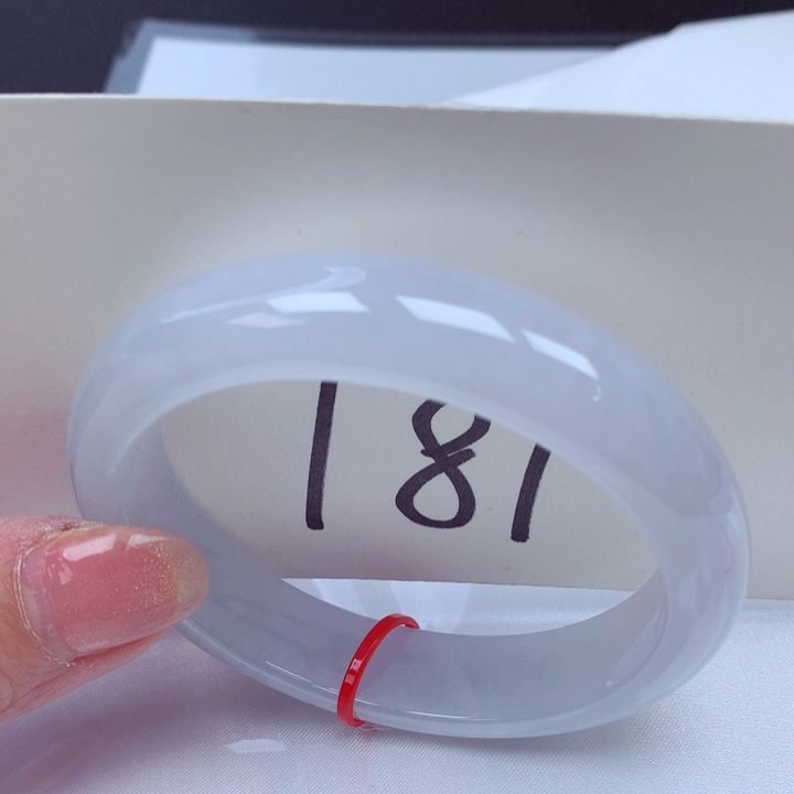 翡翠手镯未镶嵌翡翠