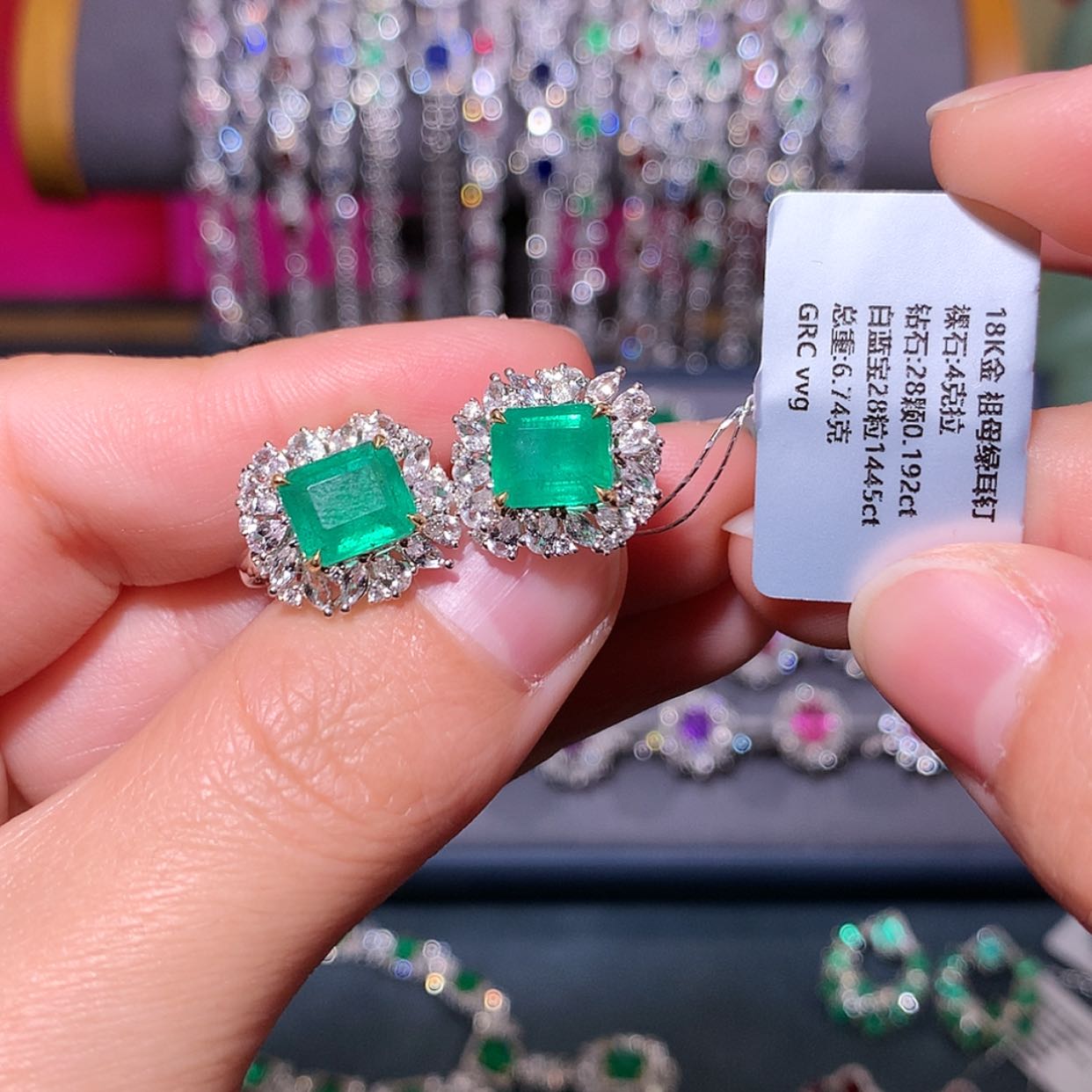 【闪购商品】祖母绿耳钉18K金镶嵌