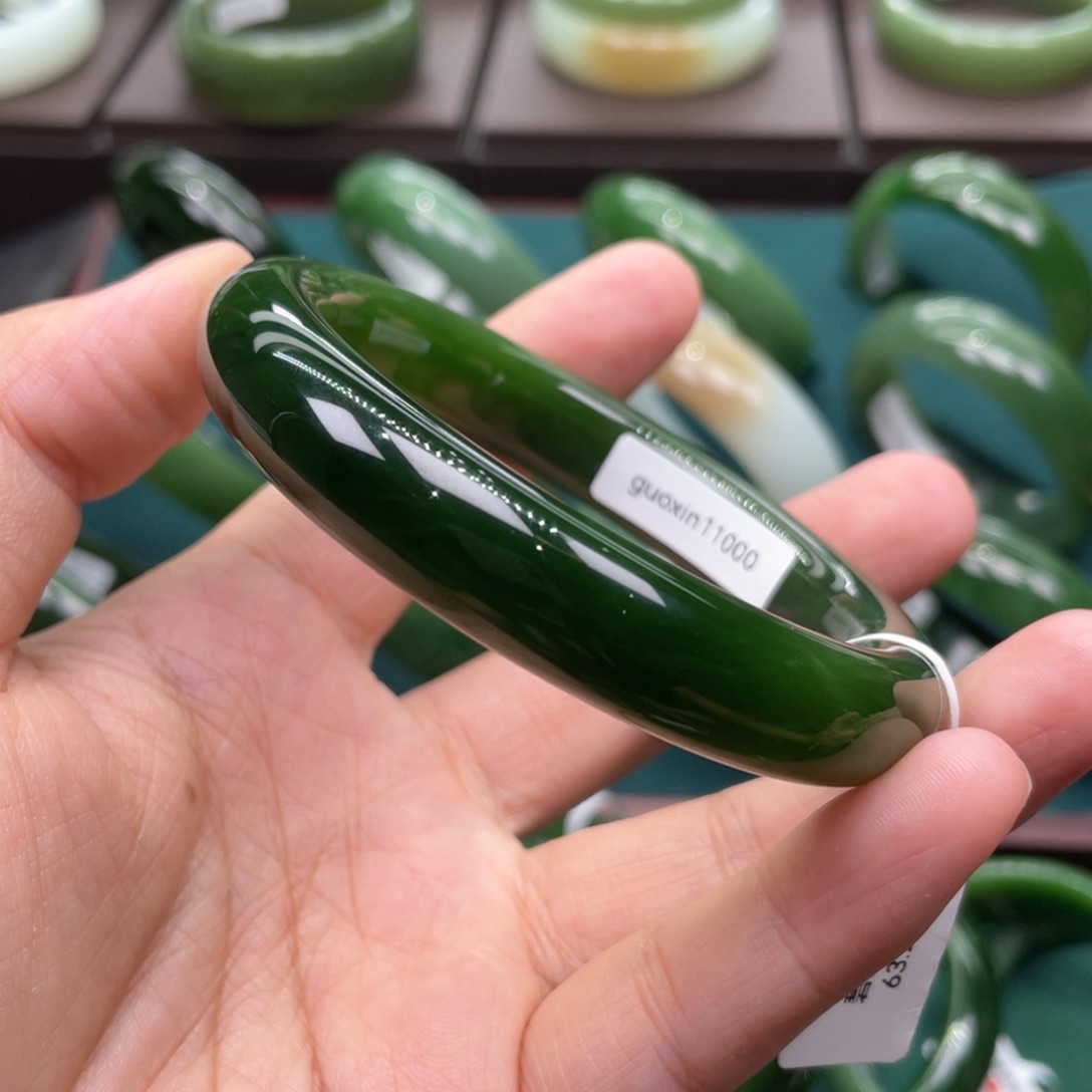 未镶嵌手镯和田玉（碧玉）
