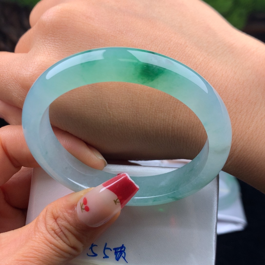 翡翠手镯未镶嵌手镯