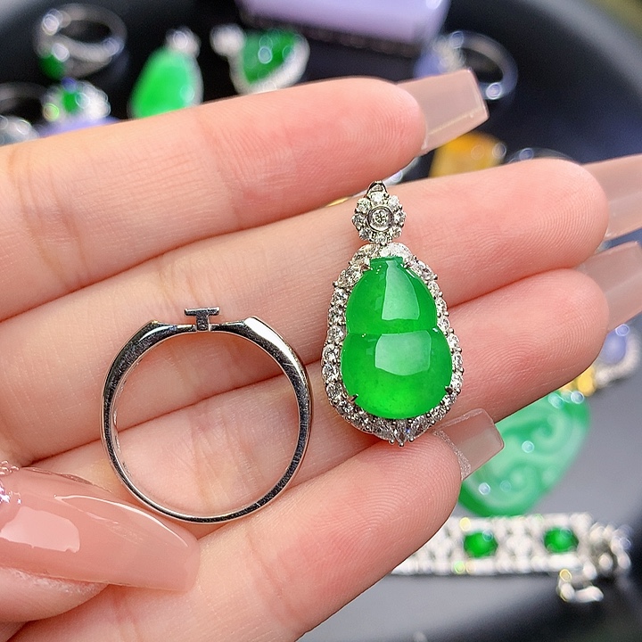 翡翠挂件18K金镶嵌h h h h h