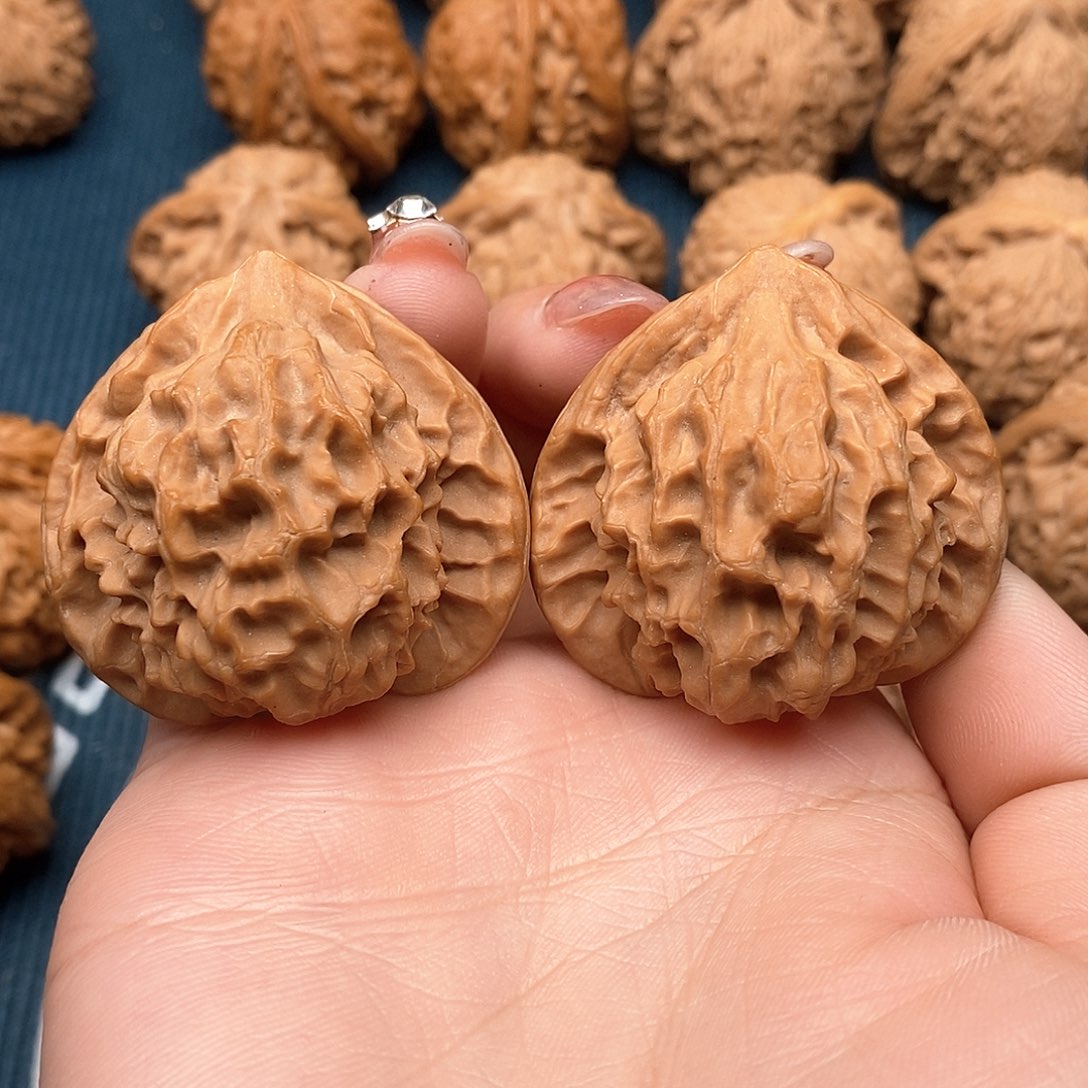 文玩核桃吊坠龙鳞42.全品