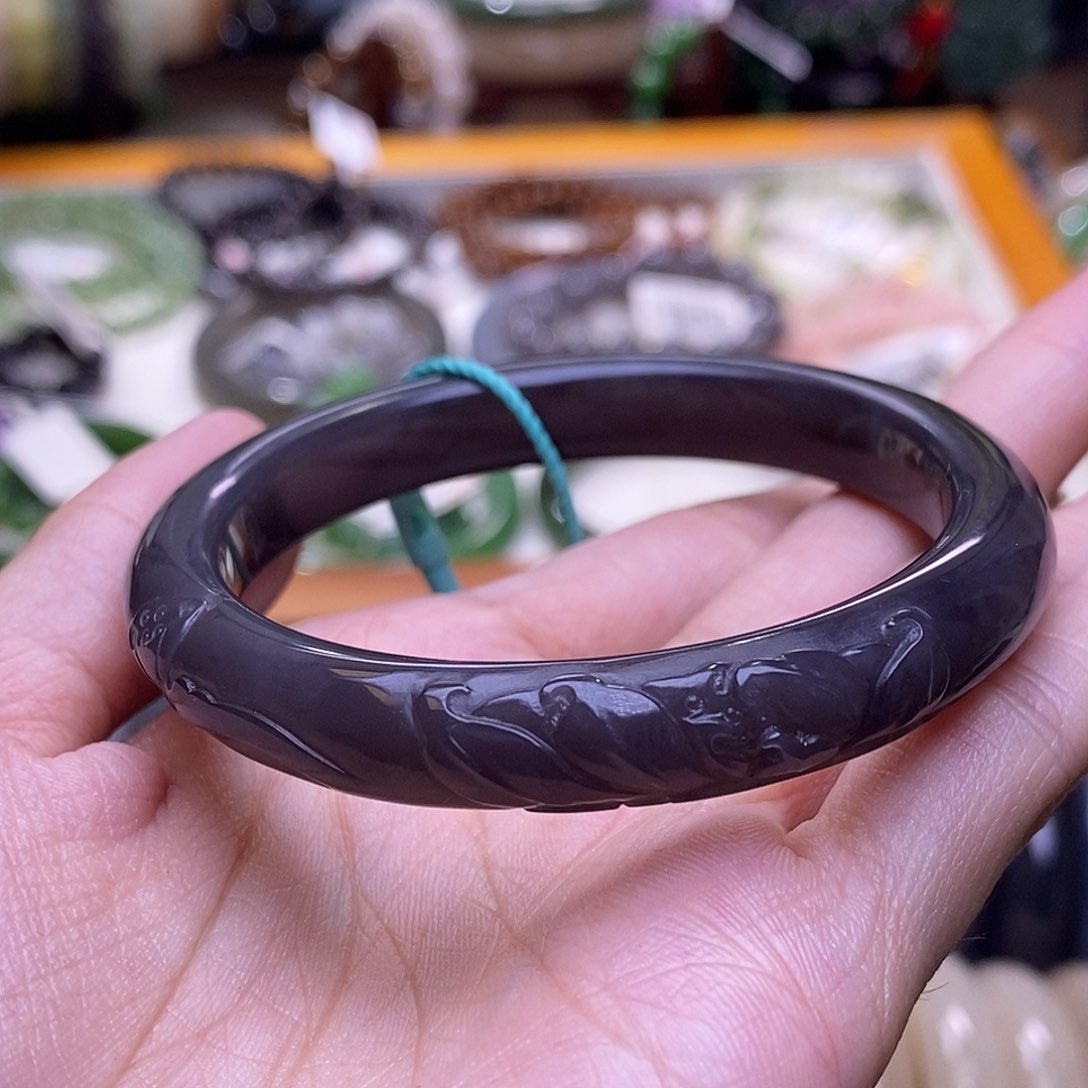 颈饰未镶嵌和田玉烟紫帝王紫雕花手镯52.8圈口