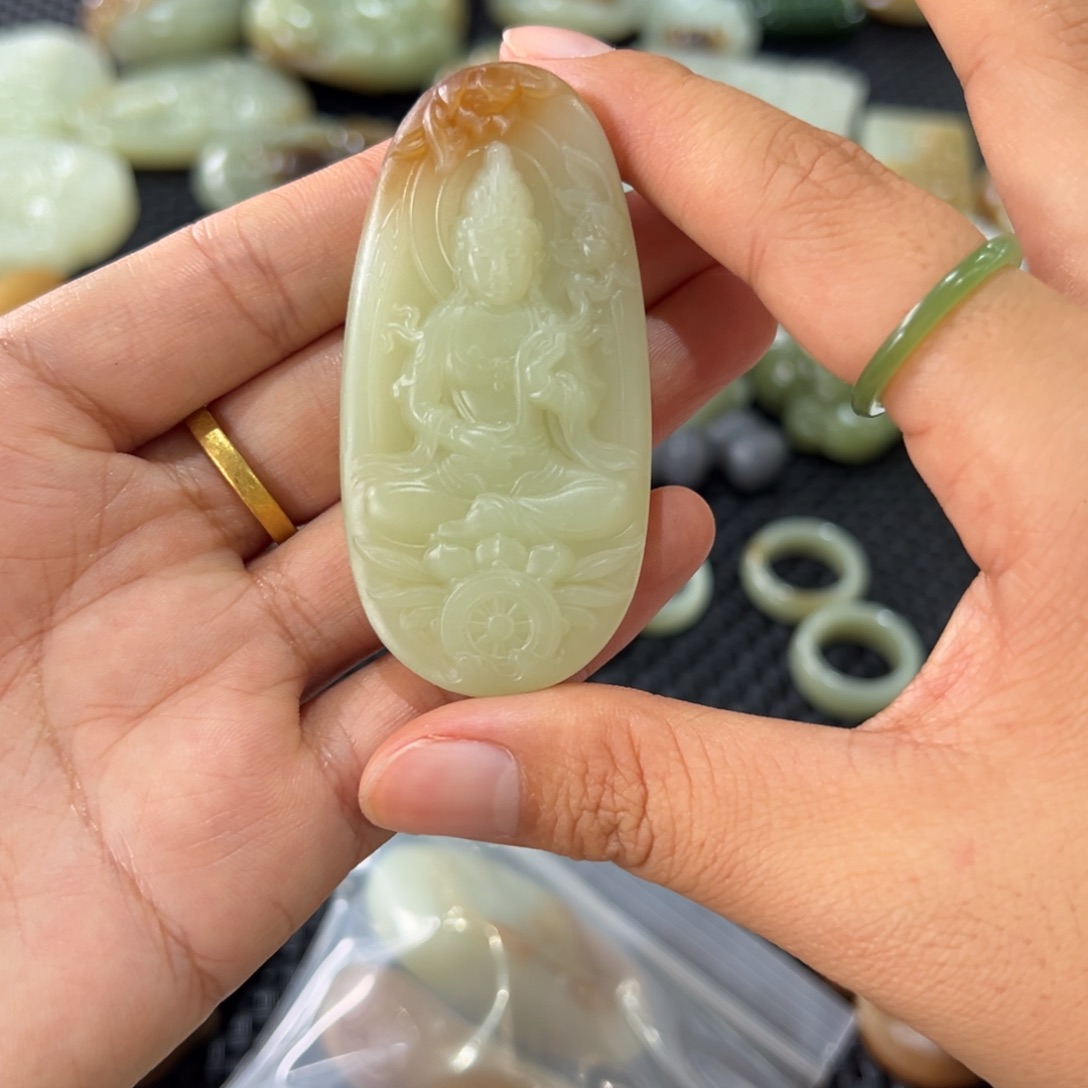 颈饰未镶嵌和田玉