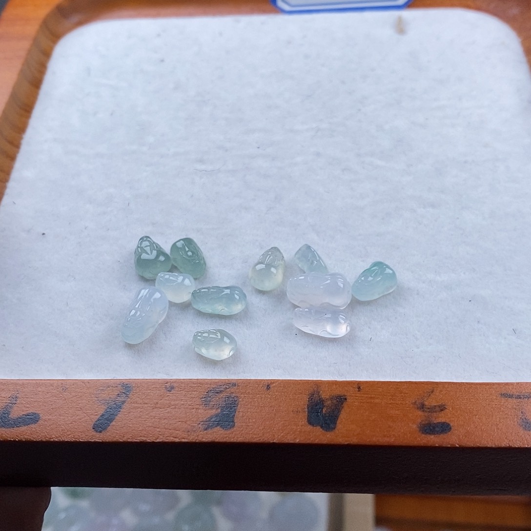 翡翠颈饰未镶嵌冰皮丘60一个