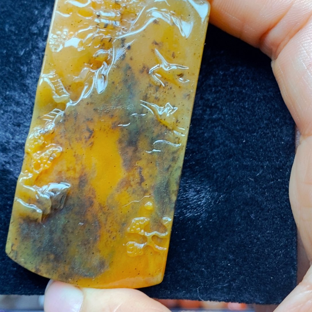 未镶嵌石英质玉（黄龙玉）颈饰