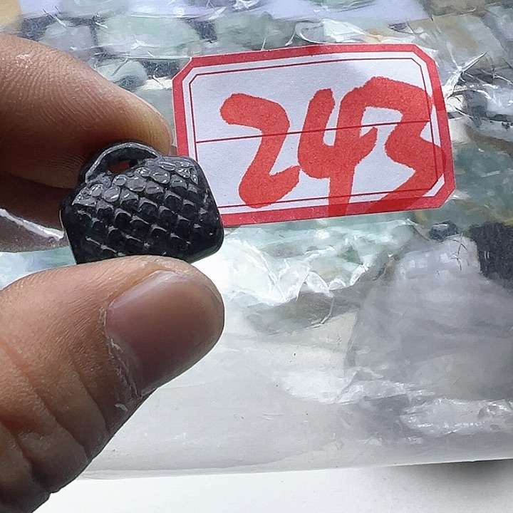 翡翠颈饰未镶嵌天然缅甸翡翠吊坠