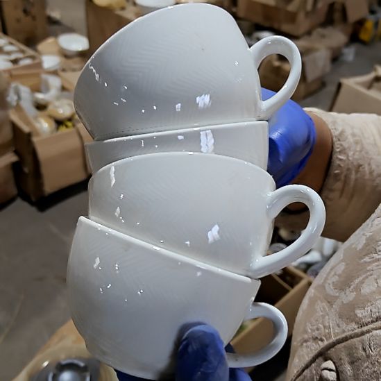 摆件盘子碗茶壶啥都有