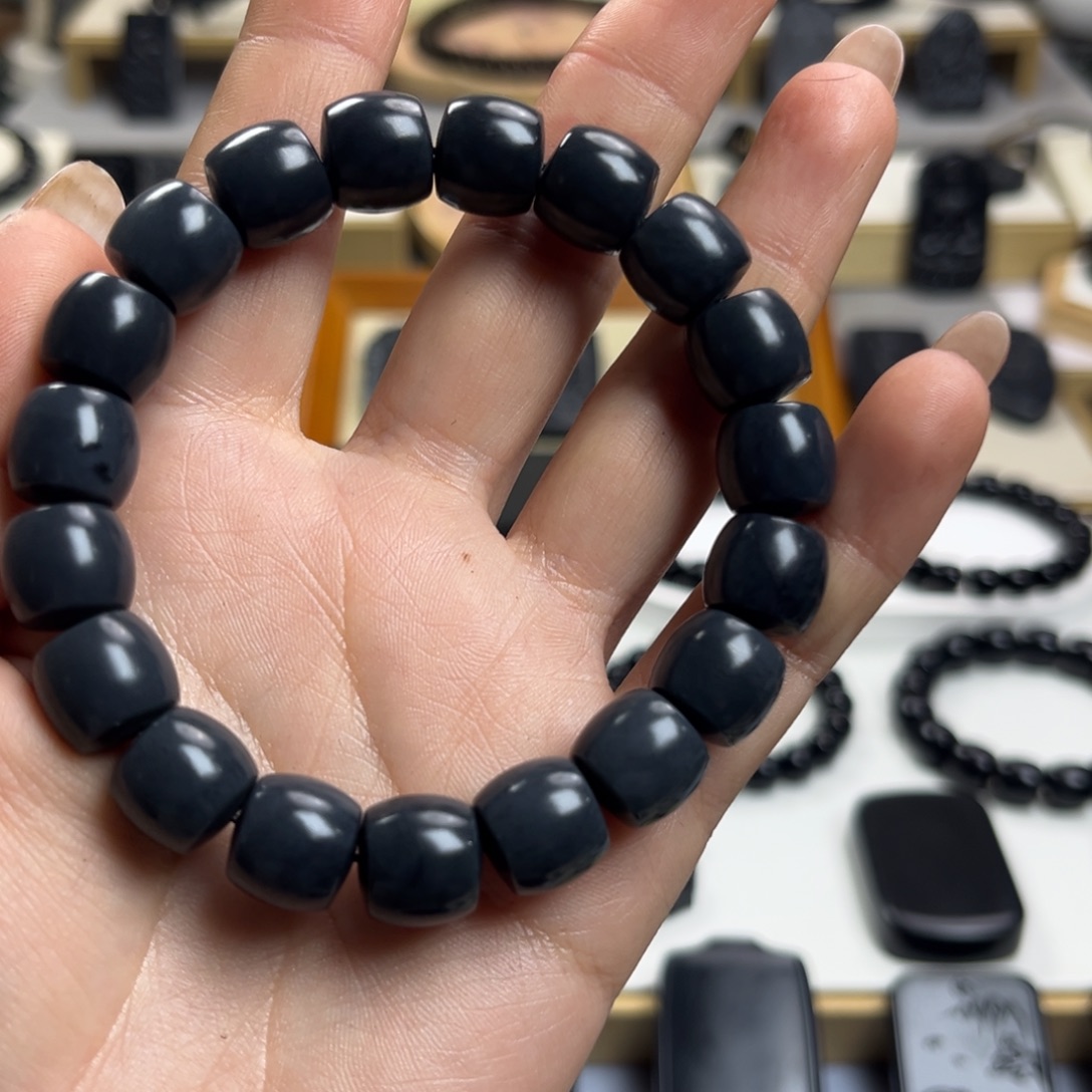 和田玉（墨玉）未镶嵌颈饰卡12直切体验