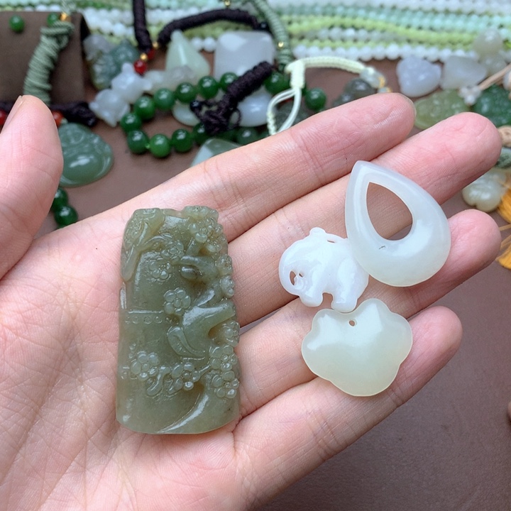 喵***爱颈饰未镶嵌和田玉