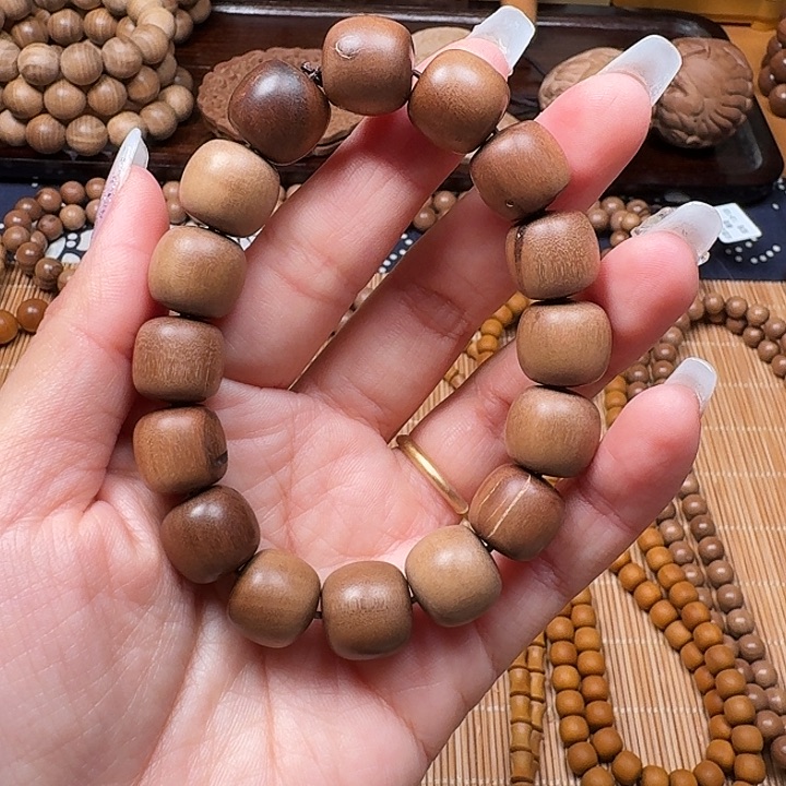 檀香木手串/手链印度迈索尔老山檀香1.3×1.4老型单圈瑕疵