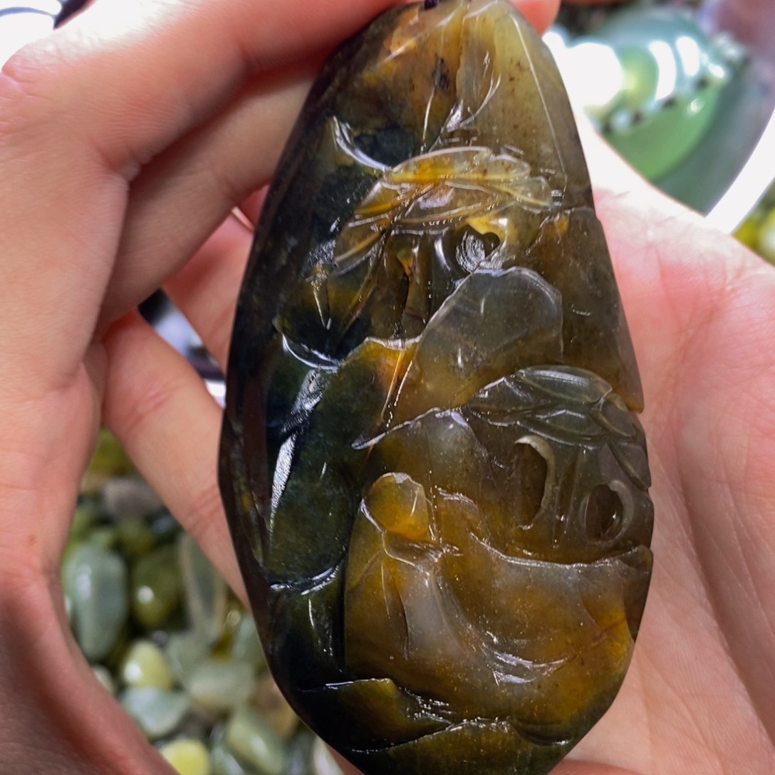 蛇纹石玉吊坠未镶嵌