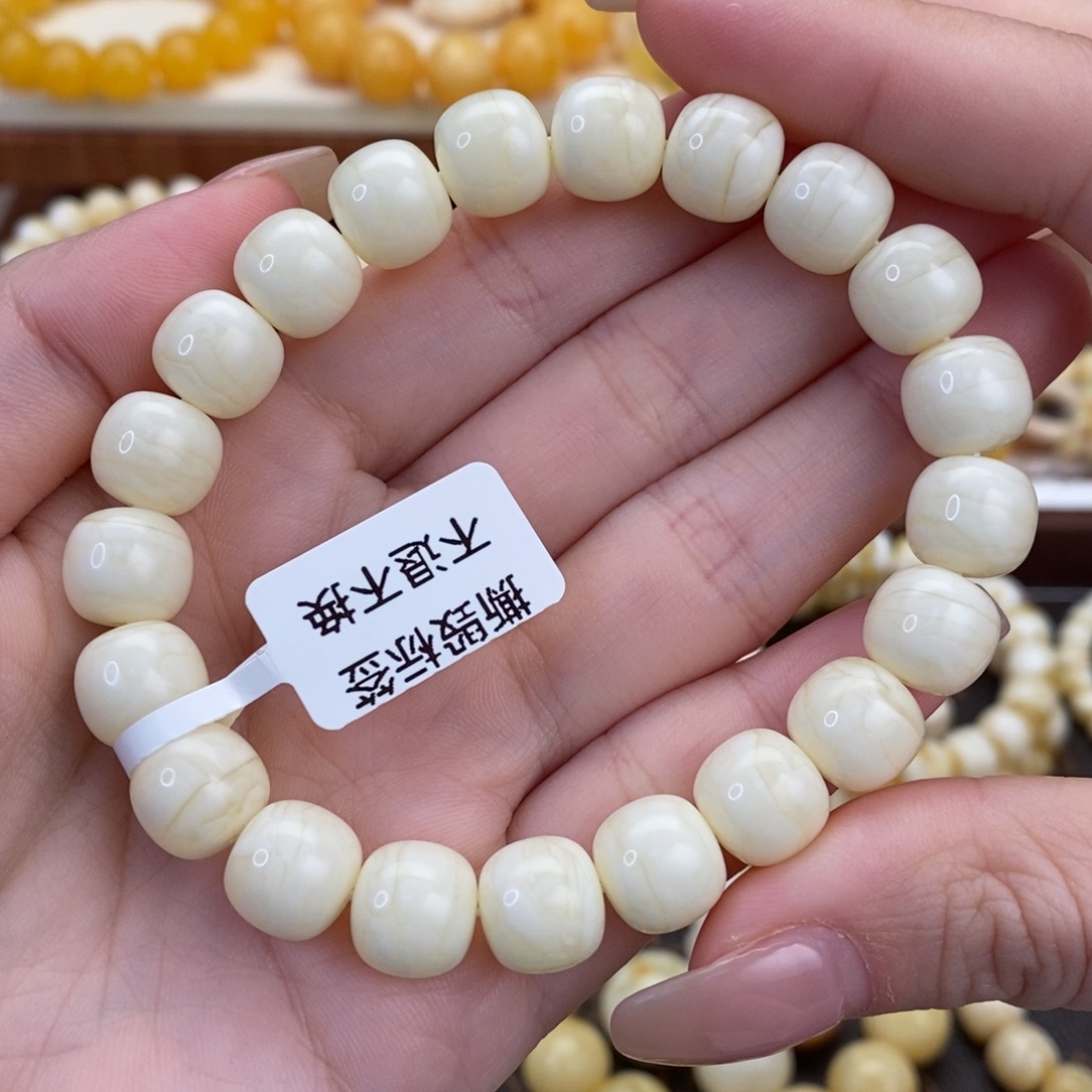 蜜蜡未镶嵌裸石11mm