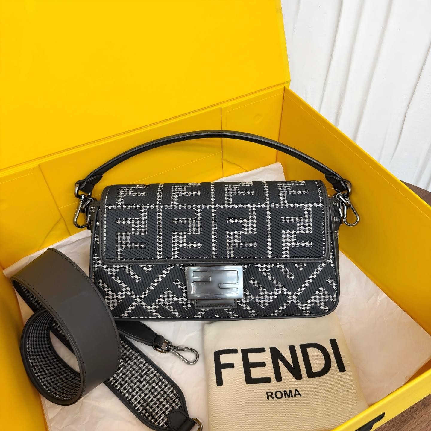 99新 FENDI/芬迪 /夏vv1114/单肩包/17645032