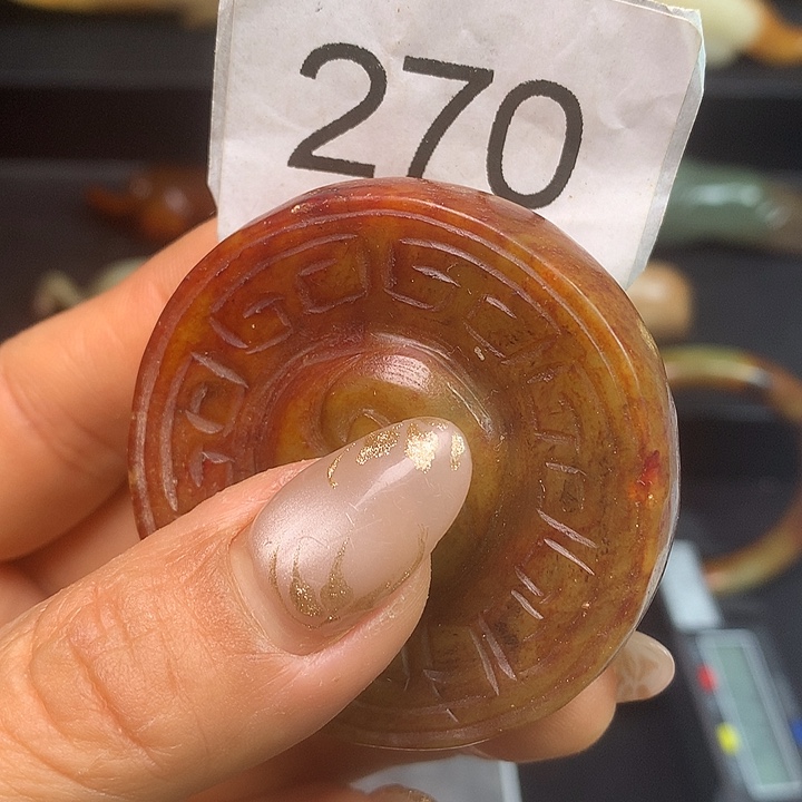 智***族和田玉未镶嵌颈饰