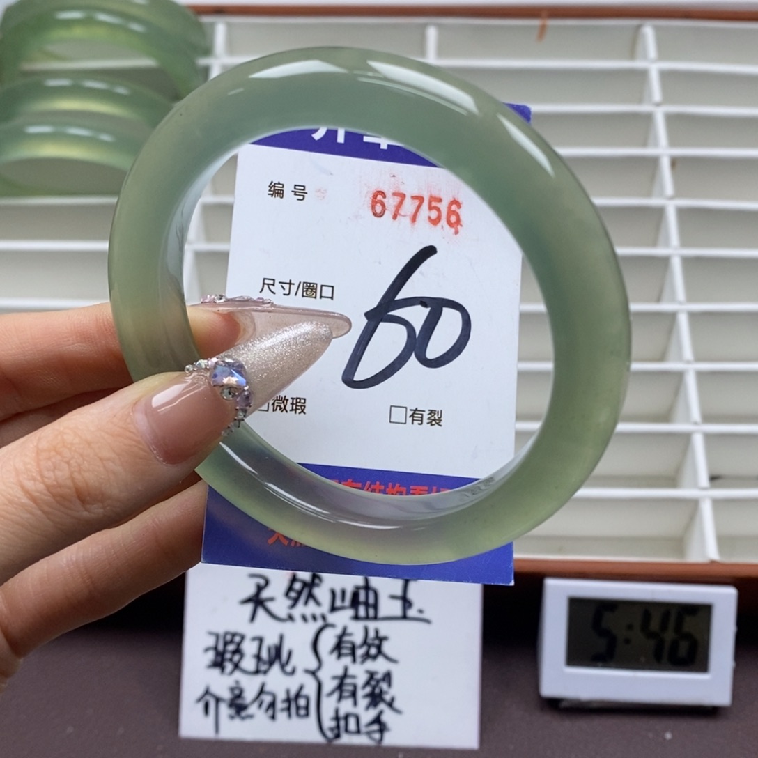 蛇纹石玉手镯未镶嵌