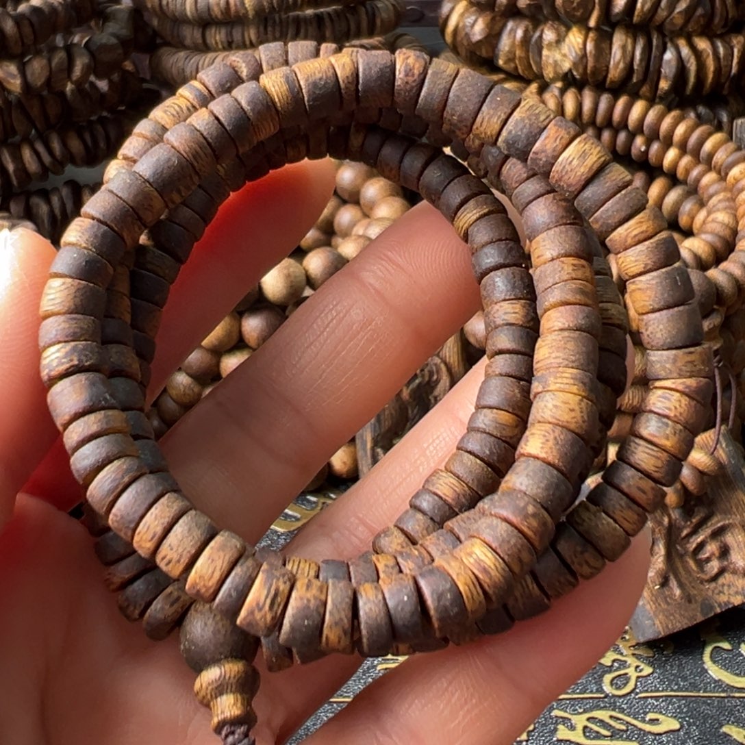 沉香手串0.6奇楠片珠多圈